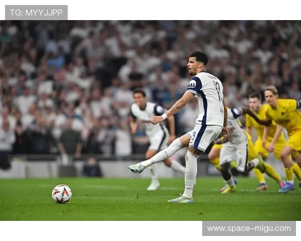 热刺3-0轻取对手,罗梅罗头球造乌龙开局