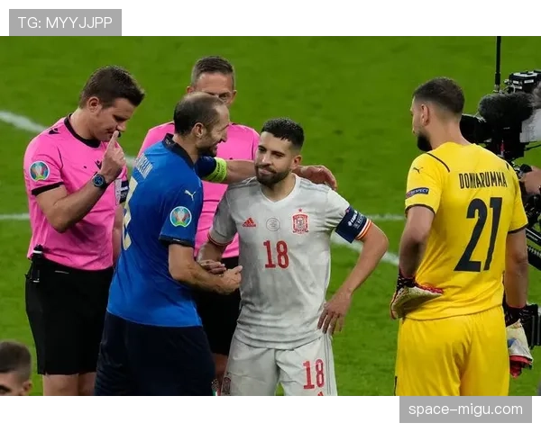 更衣室的领袖：特写基耶利尼在意大利国家队教练组的第一天工作